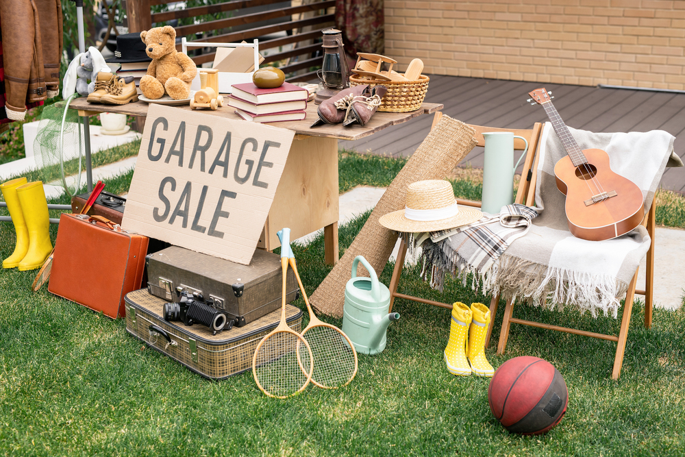 Garage sale graphic